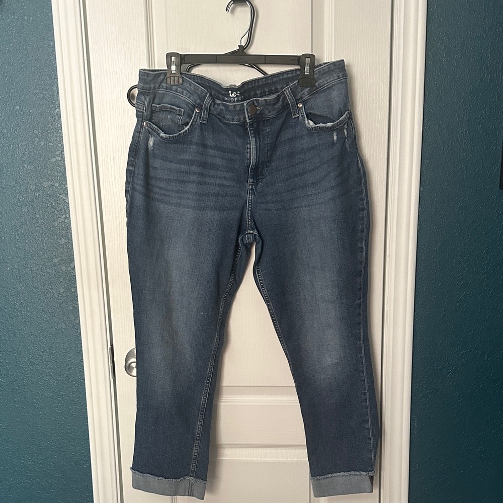 ☑️Lee Women's Dark Blue Ankle Jeans with distressing on pockets